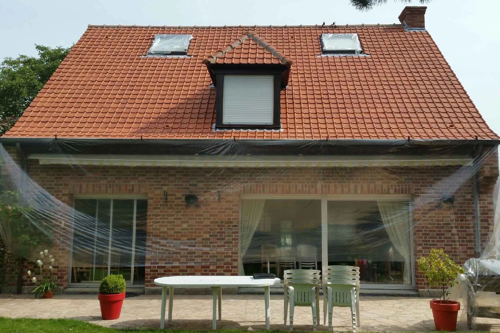 Vu d'une maison avec une toiture hydrofuge non colorée