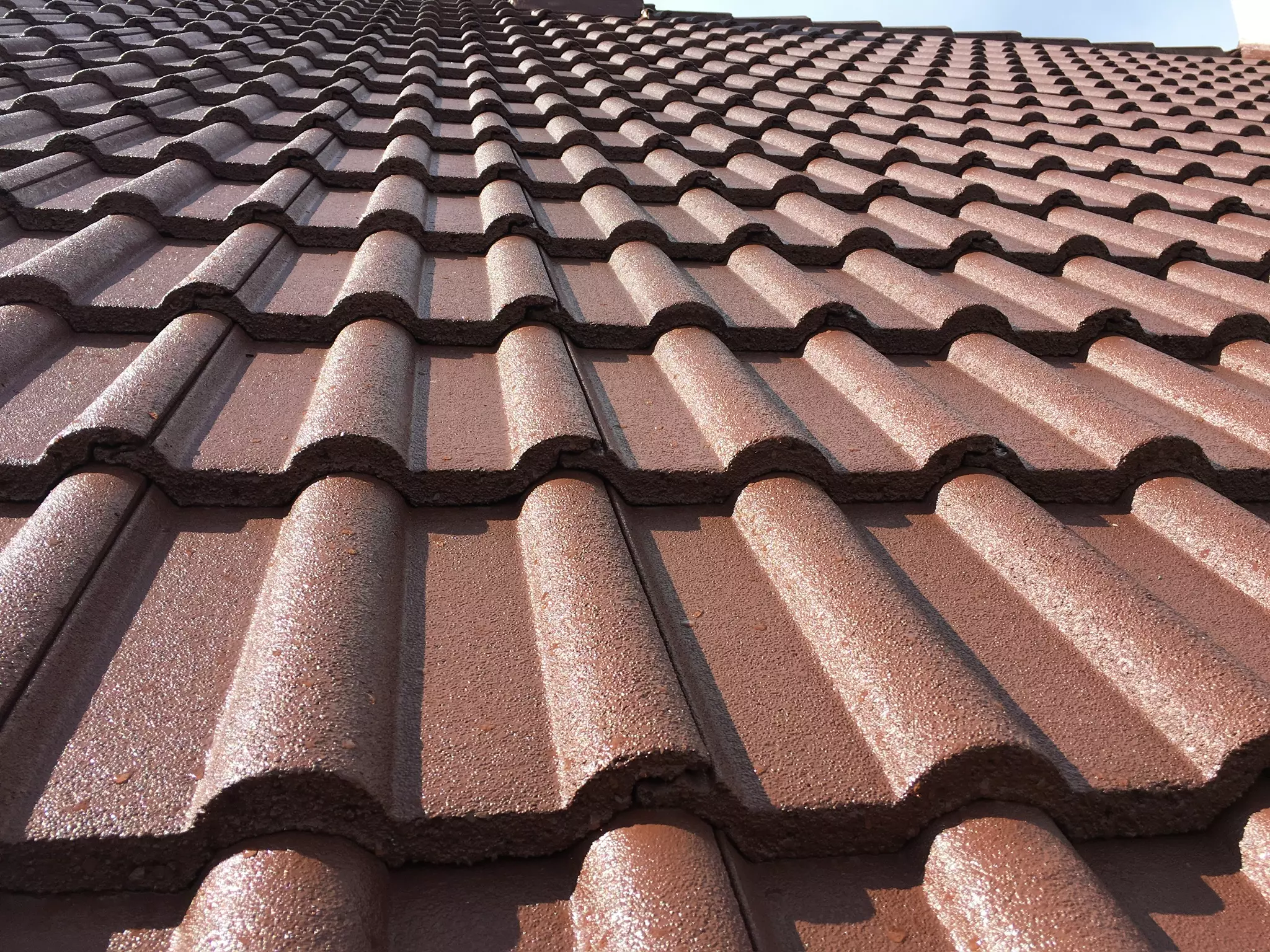 Toiture en resine hydrofuge coloree par Label Renovation Amiens